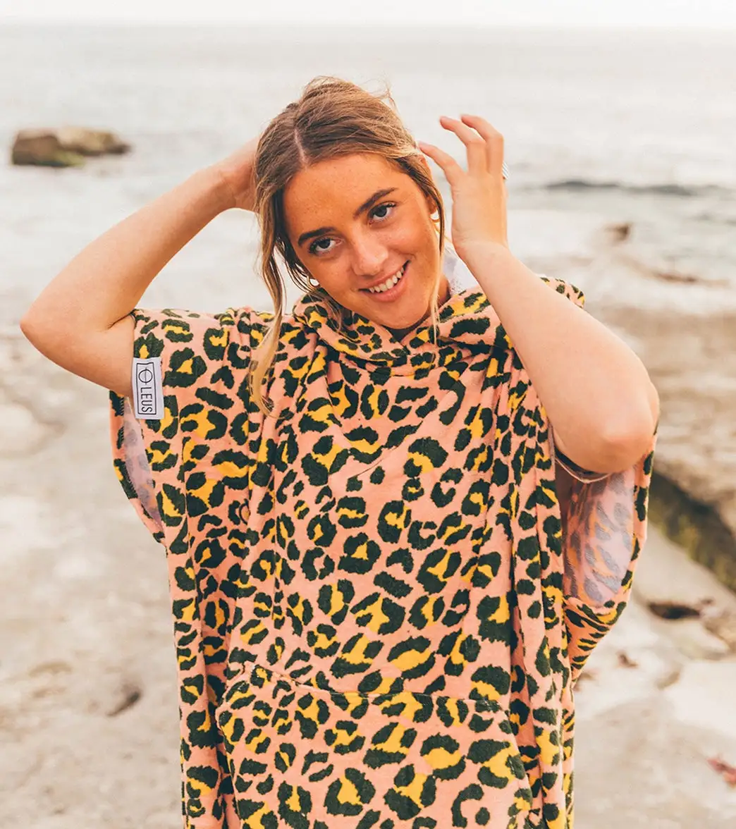 LEUS Towels Unisex Hot Spots Changing Poncho - Image 2