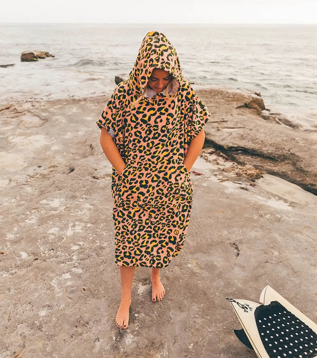 LEUS Towels Unisex Hot Spots Changing Poncho - Image 3